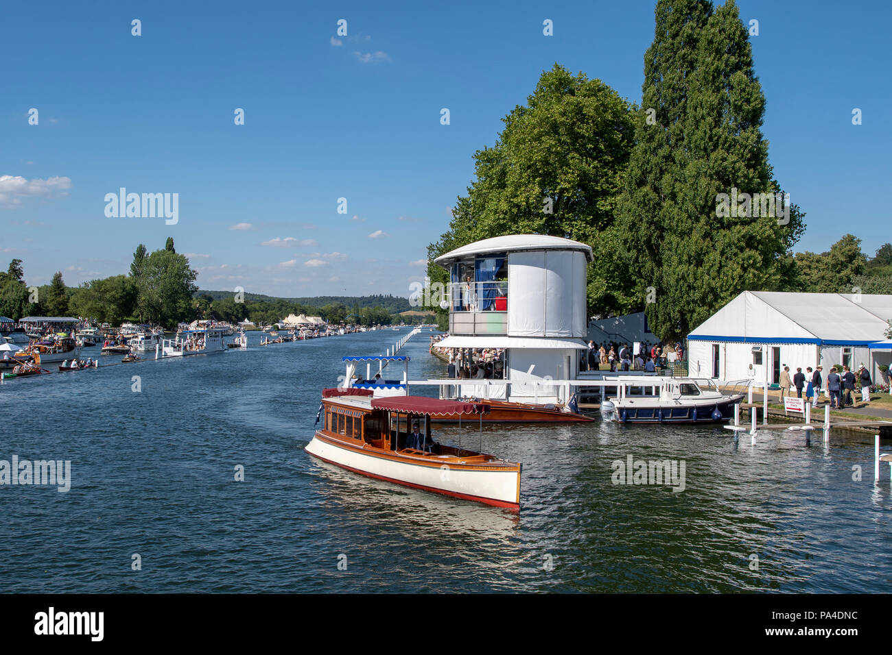 Henley on Thames, United Kingdom, 8th July 2018, Sunday, View,  "The Genevieve", "Beaver Stern Saloon Launch", manovering' "at the side of the Floatin Stock Photo