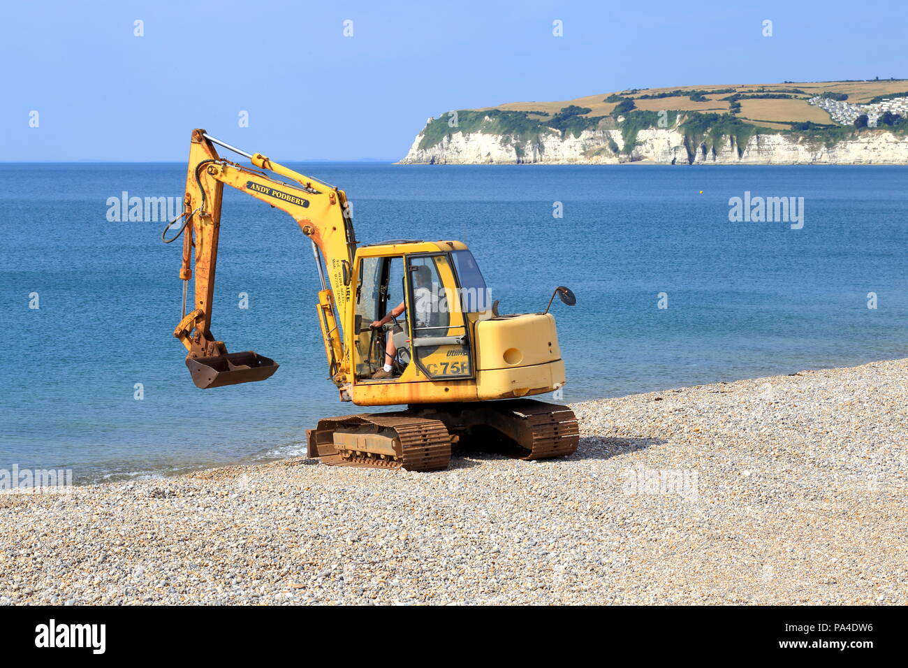 Excavator bulldozer beach hi-res stock photography and images - Alamy