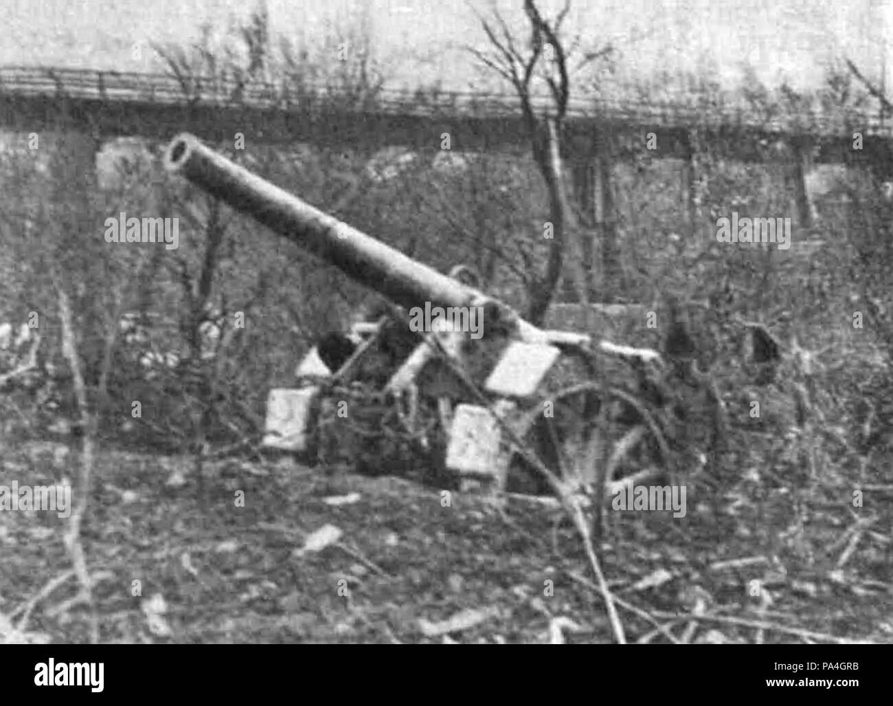 5 1929 - Tun lung de 105 mm in pozitie pe frontul din Muntenia Kiritescu II 116 Stock Photo