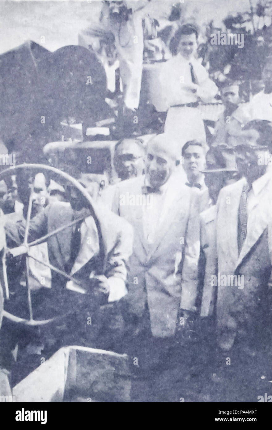 83 FL Tobing at PFN Construction Dunia Film 1 Sep 1954 p8 Stock Photo