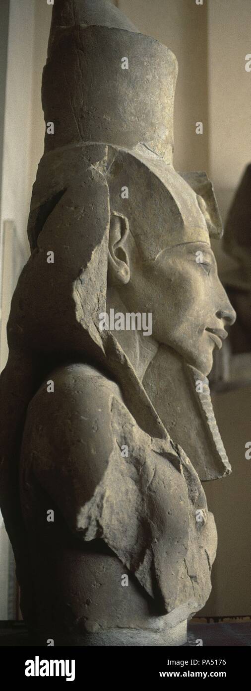 Busto de Amenofis IV (1353-1335 a. C.). Décimo faraón de la dinastía XVIII de Egipto. Conocido también como Amenhotep, Akenatón o Akhenaton. Imperio Nuevo. Museo Egipcio. El Cairo, Egipto. Stock Photo