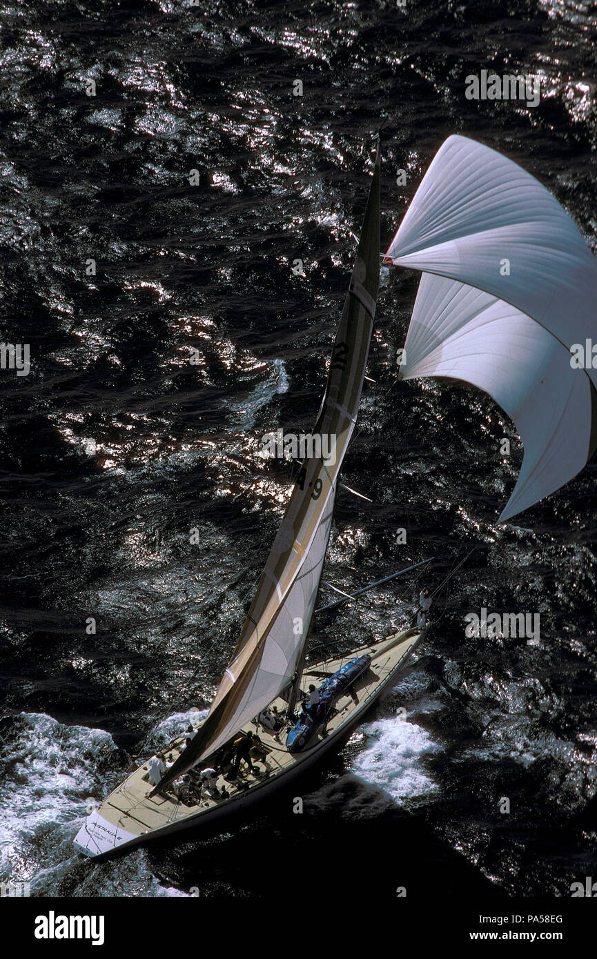 AJAXNETPHOTO. 1986. FREMANTLE, AUSTRALIA. - AMERICA'S CUP - DEFENDER CHALLENGER AUSTRALIA III SAILING ON GAGE ROADS.   PHOTO : JONATHAN EASTLAND / AJAX  REF:HDD YA 1986 Stock Photo