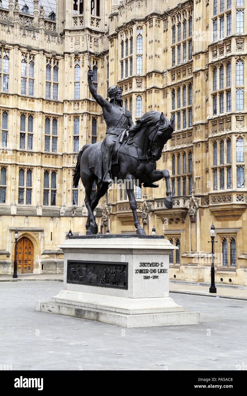 Richard Coeur de Lion is an equestrian statue of the 12th-century English monarch Richard I, also known as Richard the Lionheart, who reigned from 118 Stock Photo