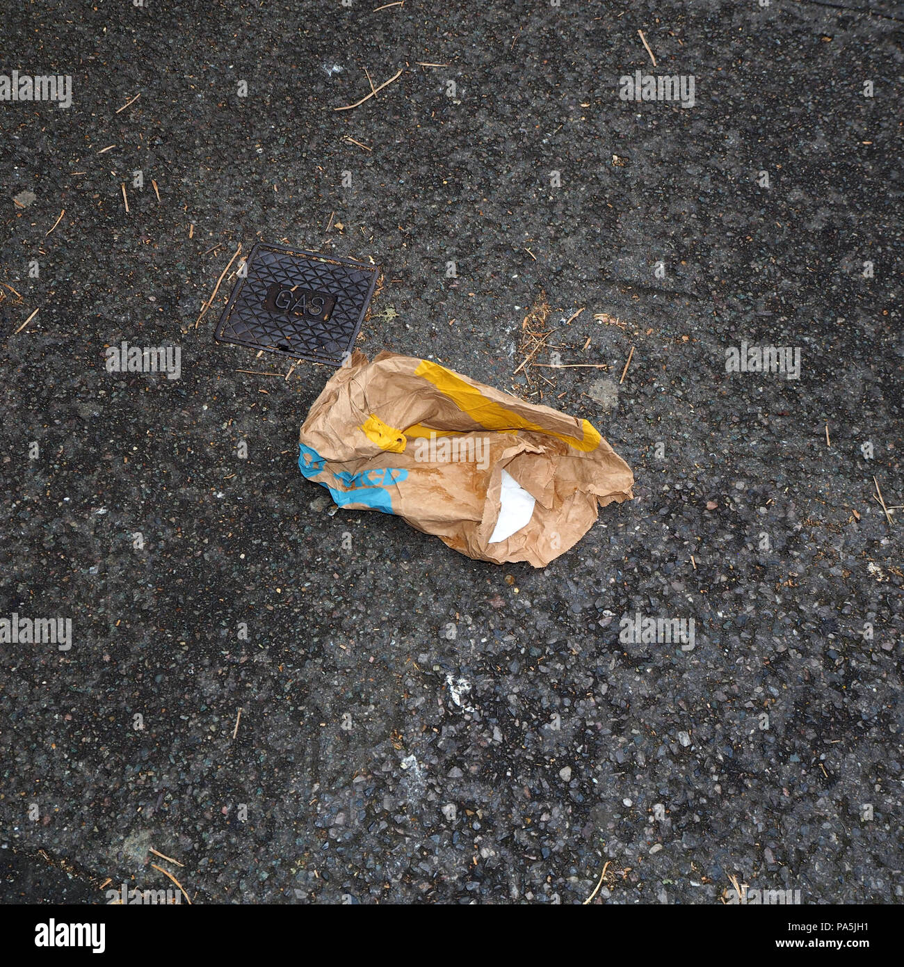 Sneaky dumping of rubbish on the street Stock Photo Alamy