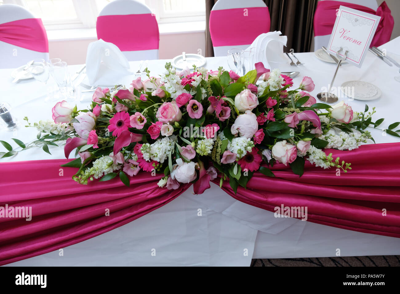 Top table wedding hi-res stock photography and images - Alamy