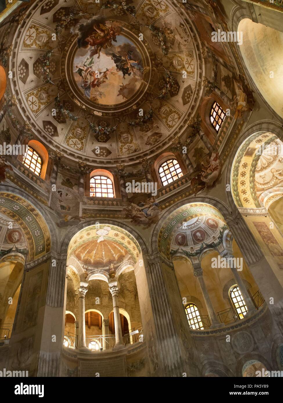 Interior of the church of San Vital de Ravenna, 6th century, Ravenna, Emilia-Romagna, Italy Stock Photo - Alamy Interior of the church of San Vital de Ravenna, 6th century, Ravenna, Emilia-Romagna, Italy Stock Photo - Alamy