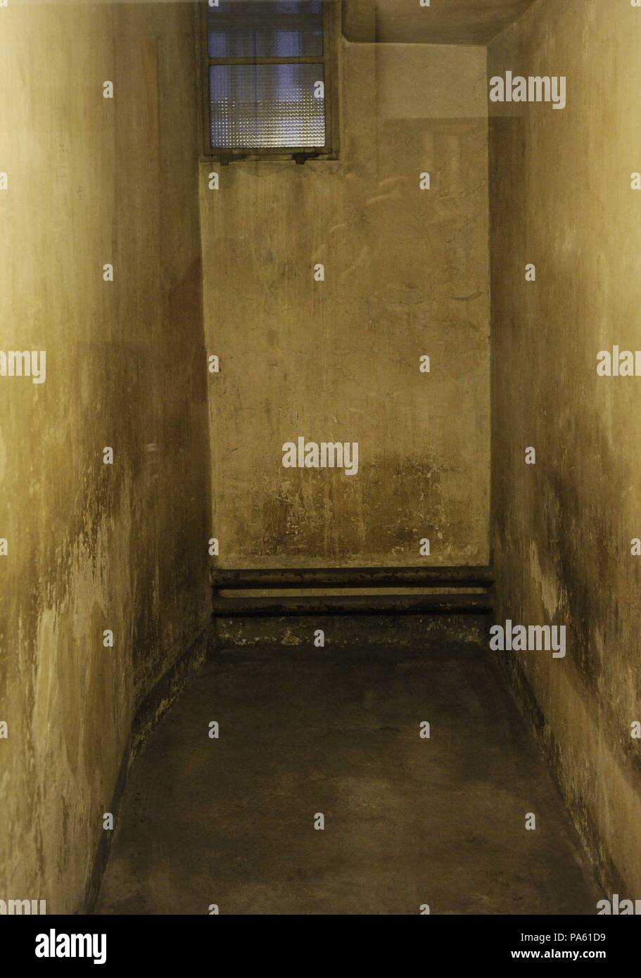Basement prison cells basement hires stock photography and images Alamy