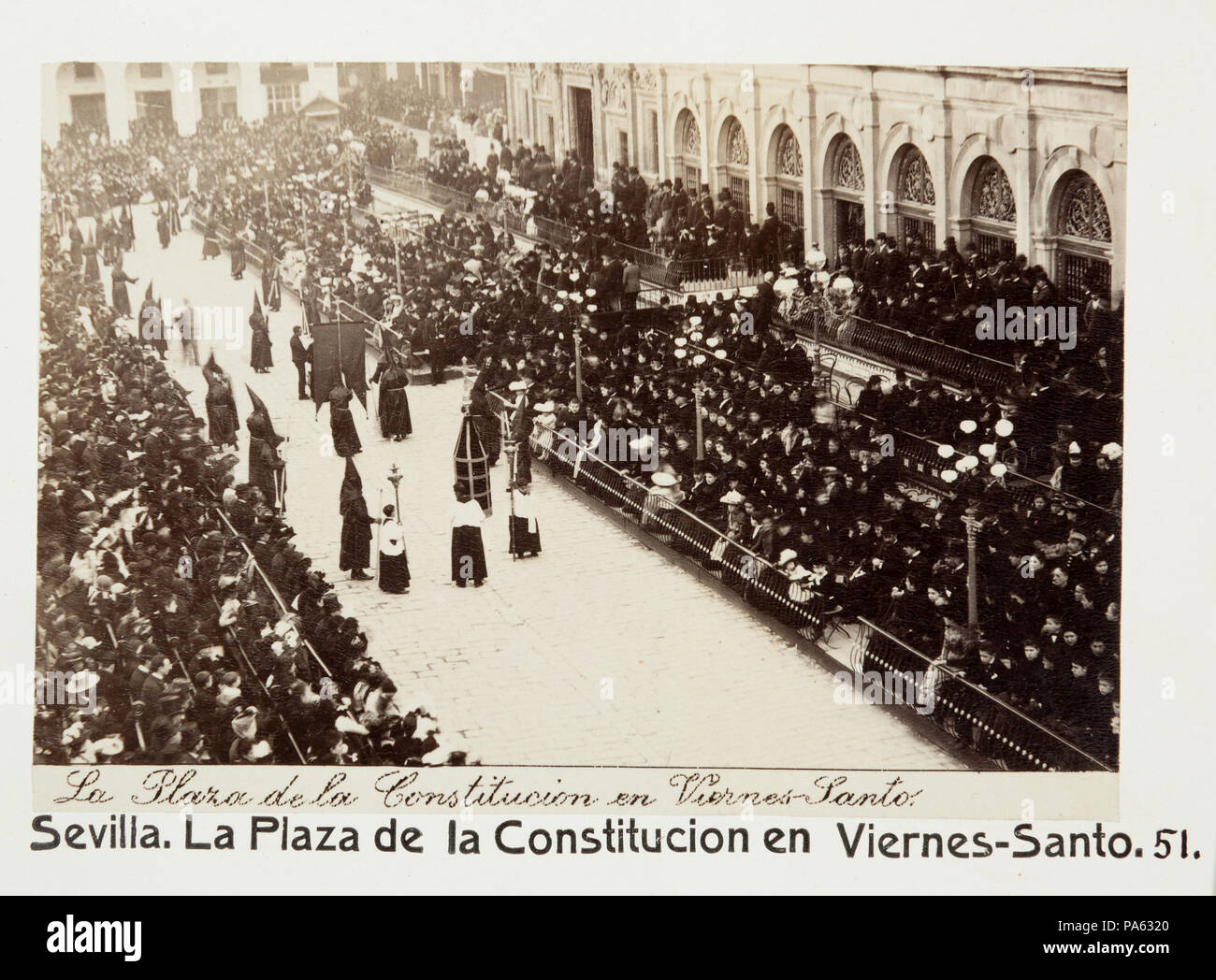 88 Fotografi av Sevilla. La Plaza de la Constitucion en Viernes-Santo - Hallwylska museet - 104798 Stock Photo