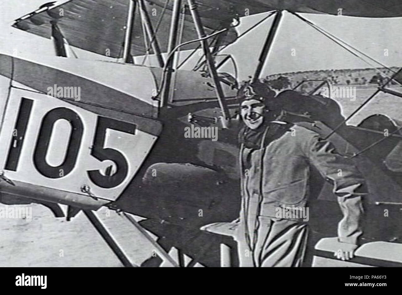 185 No. 8 Elementary Flying Training School RAAF pilot 1940 (AWM 134653) Stock Photo