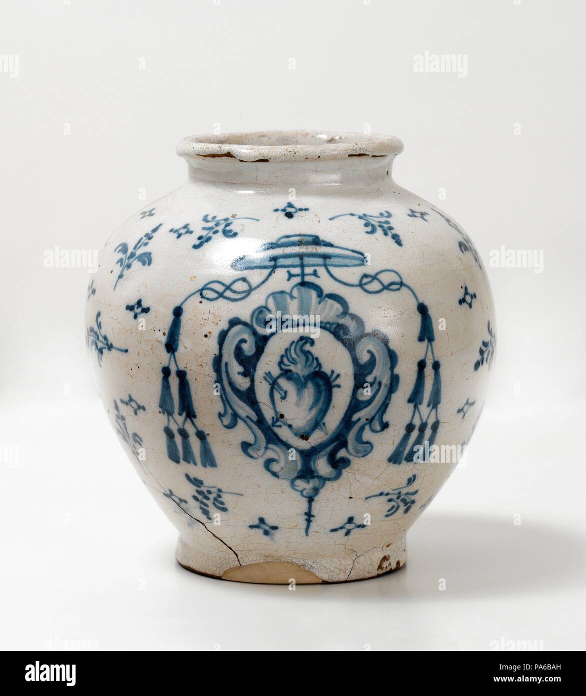 Orza de farmacia, 18th century, Ceramics (earthenware decorated in blue, with the emblem of the order of the Augustinians and plant motifs), by Tavalera de la Reina (Toledo), Height: 20 cm. Museum: Museo Fundación Francisco Godia, Barcelona, Cataluña, España. Stock Photo