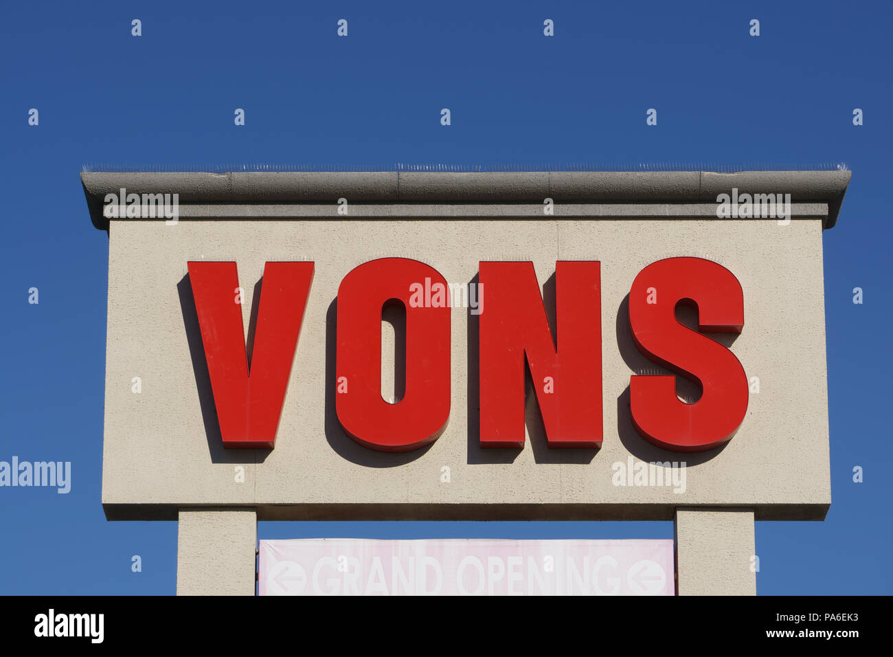 WEST HILLS, CA/USA - DECEMBER 31, 2015: Vons Grocery store sign and logo. Vons is a supermarket chain and a division of Safeway, Inc. Stock Photo