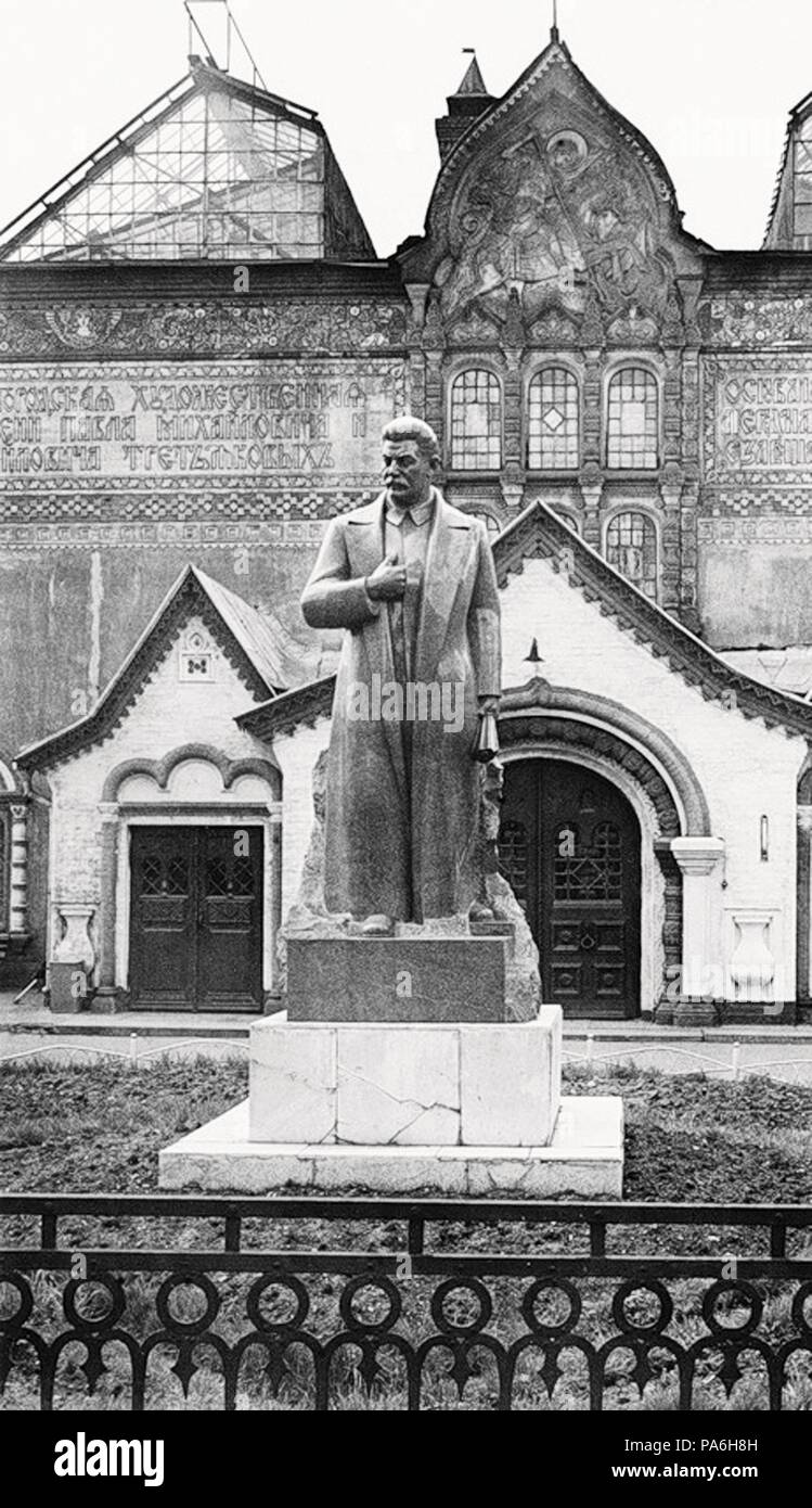 Monument to Stalin installed in 1939 in front of the Tretyakov Gallery ...