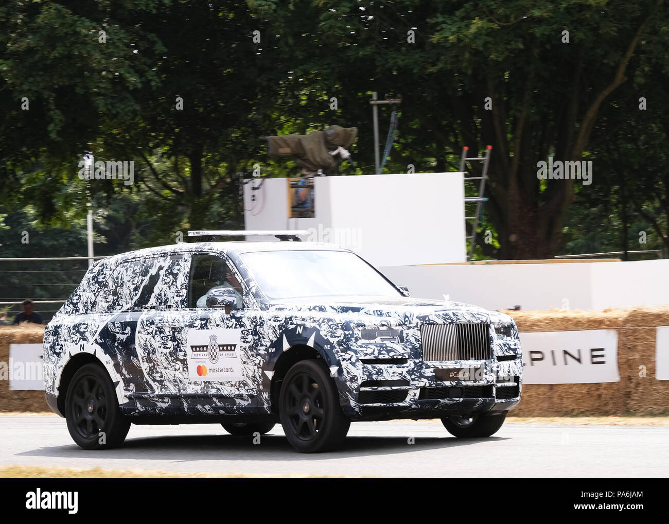 4x4 rolls royce cullinan hi-res stock photography and images - Alamy