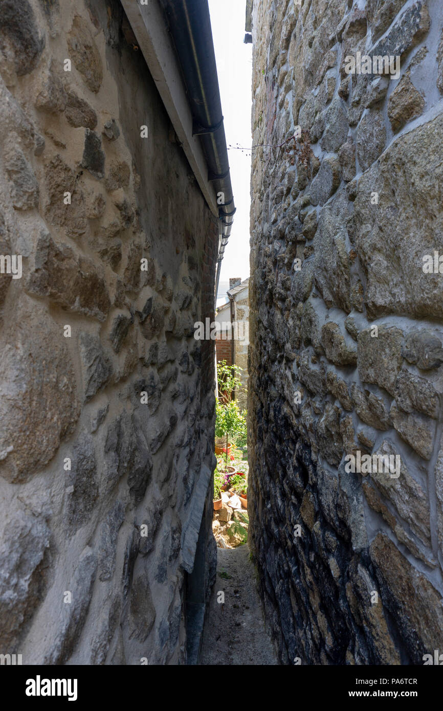 Gap between building hires stock photography and images Alamy