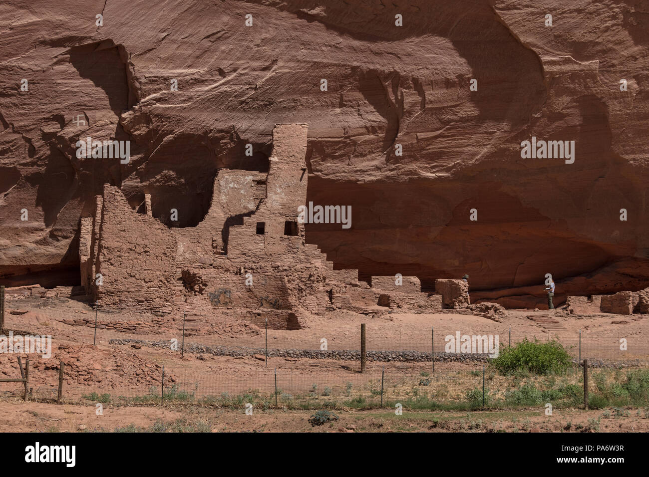 Native American ruins, pictographs and petroglyphs in Canyon de Chelly