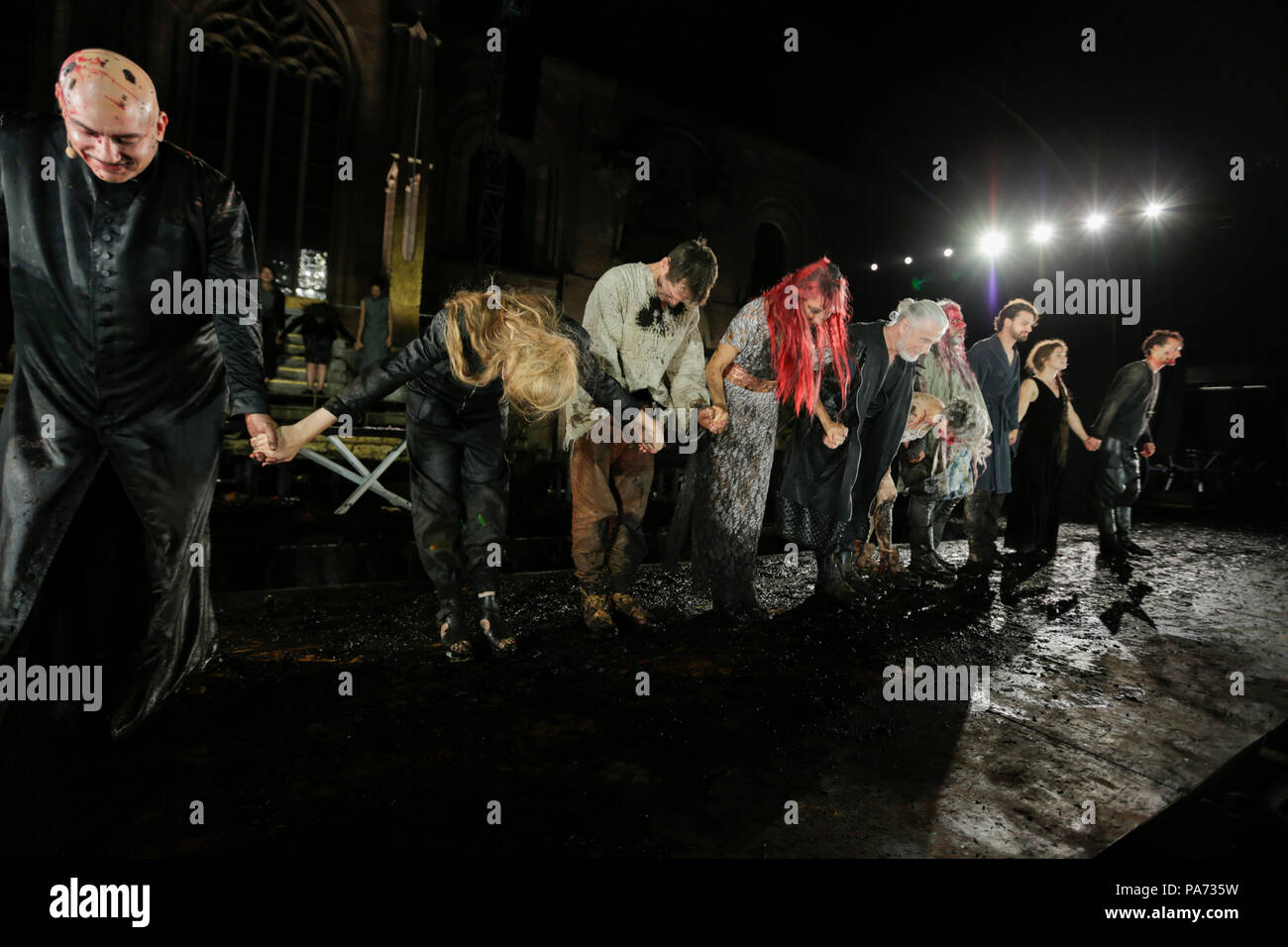 Worms, Germany. 20th July 2018. Actors Miguel Abrantes Ostrowski (priest), Pheline Roggan (shaman), Max Mayer (Burkhardt, son of Brunhild), Ursula Strauss (Lady of the castle Brunhild), Jurgen Prochnow (Etzel, king of the Huns), Karin Pfammatter (Queen Sieglinde), Bruno Cathomas (King Siegmund), Jimi Blue Ochsenknecht (son of Siegfried), Linn Reusse, (Swanhild, daughter of Siegfried and Kriemhild) and Felix Rech (Dietrich von Bern) at the closing applause of the 'Nibelungenfestspielen' in Worms. Credit: Michael Debets/Alamy Live News Stock Photo