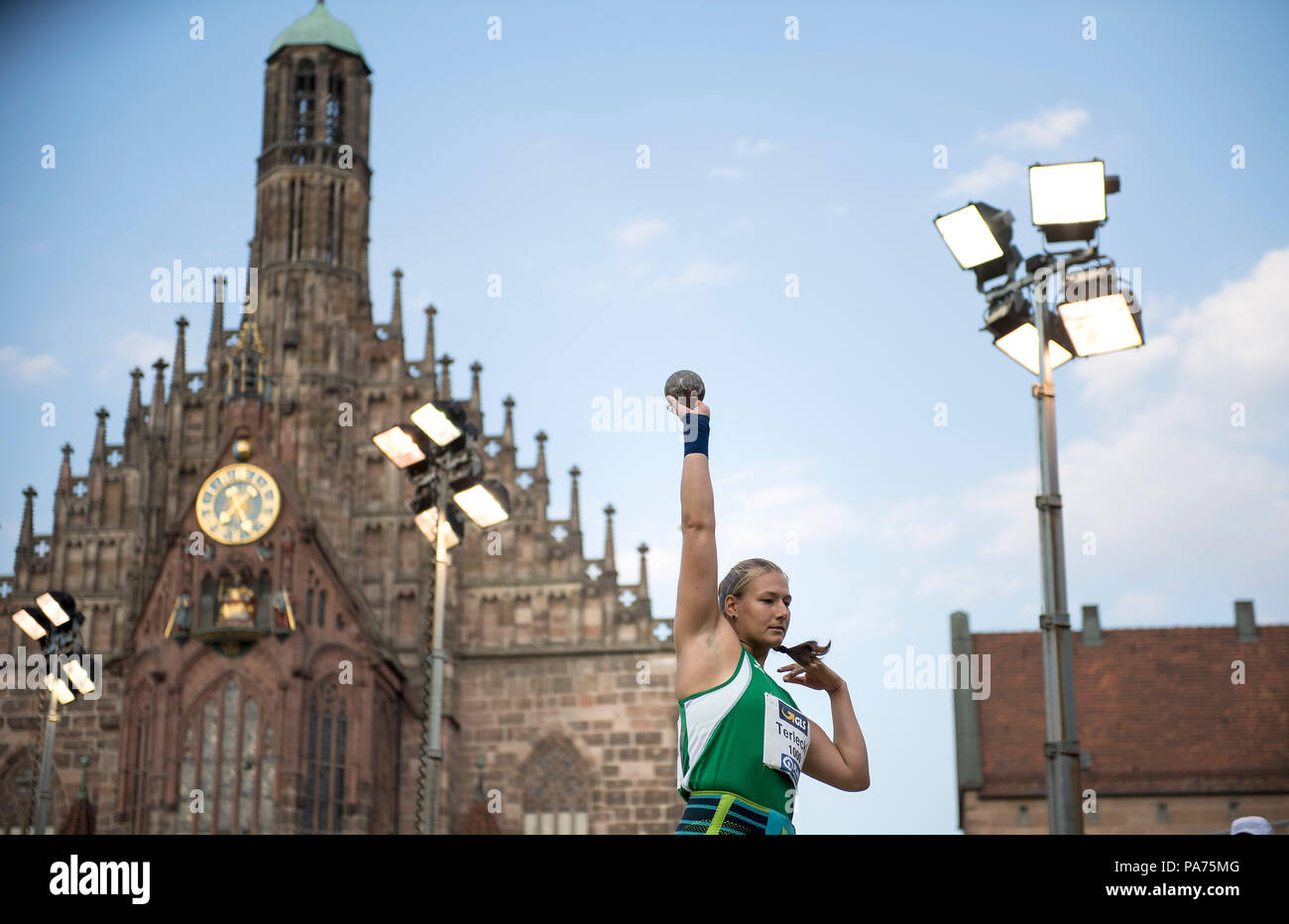Nuremberg, Deutschland. 20th July, 2018. Josephine TERLECKI, SV Halle eV, action, in front of the church 'to the beloved women'. Shot put on the Nuernberger main market in the Berlin2018-Arena, on 20.07.2018. German Athletics Championships 2018, from 20.07. - 22.07.2015 in Nuernberg/Germany. | usage worldwide Credit: dpa/Alamy Live News Stock Photo