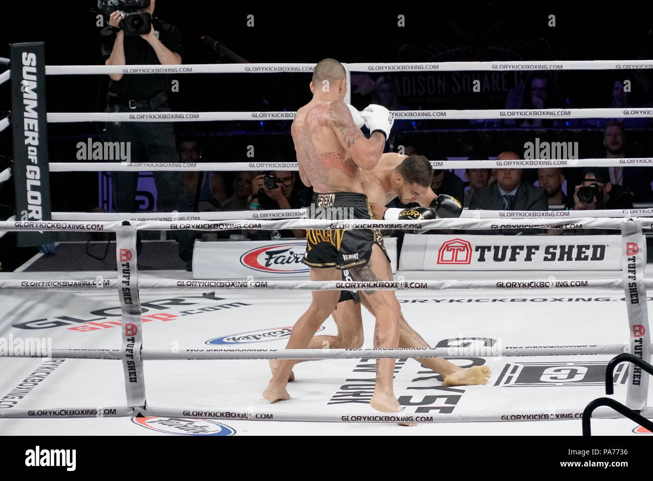 Alex pereira right hires stock photography and images Alamy