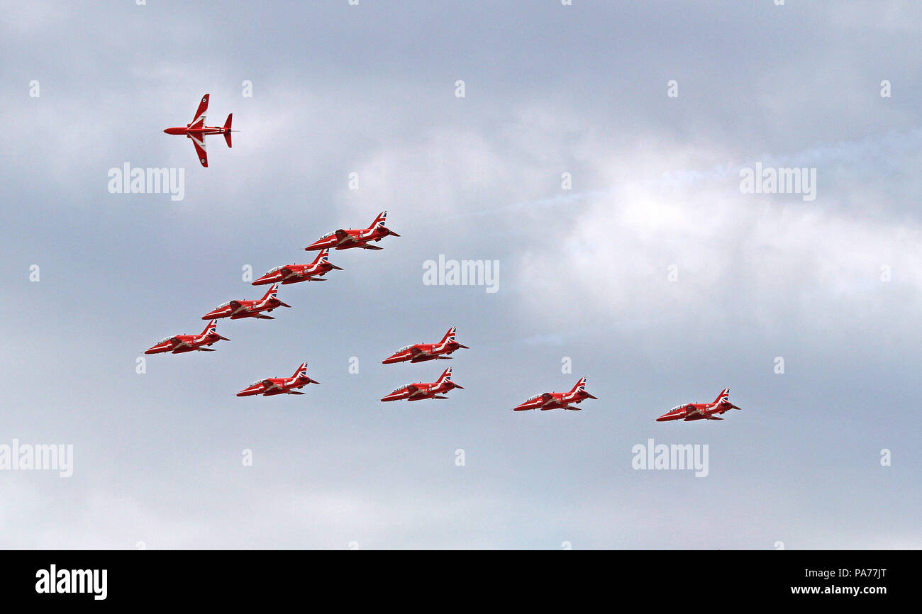 Red Arrows, Farnborough International Airshow, Farnborough Airport, Hampshire, UK, 20 July 2018, Photo by Richard Goldschmidt Credit: Rich Gold/Alamy Live News Stock Photo