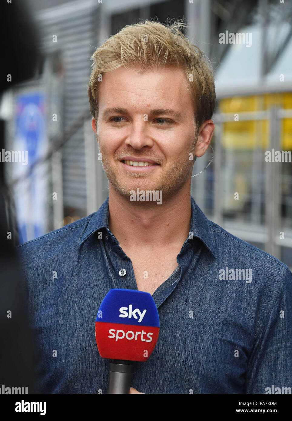 Sky sports f1 commentator hi-res stock photography and images - Alamy
