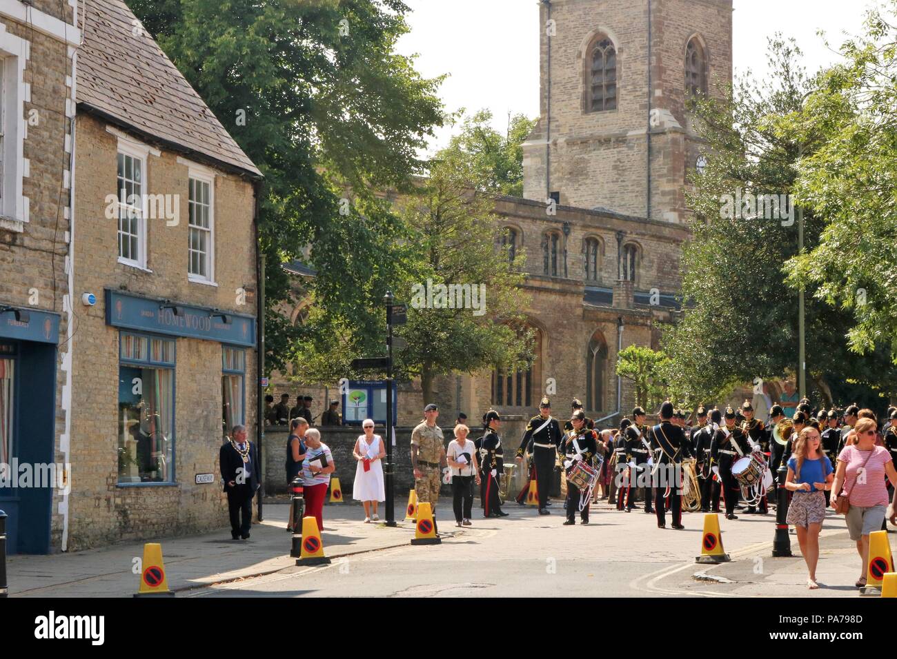 Bicester, Oxfordshire, UK 21.07.2018 - 1 Regiment RLC granted The Freedom of Entry into Bicester, the highest civic honour that can be bestowed on a military unit.  The Regiment exercised their 'freedom' to march through the town to the Market Square, with swords drawn, bayonets fixed, drums beating, bands playing and colours flying. Credit: Michelle Bridges/Alamy Live News Stock Photo