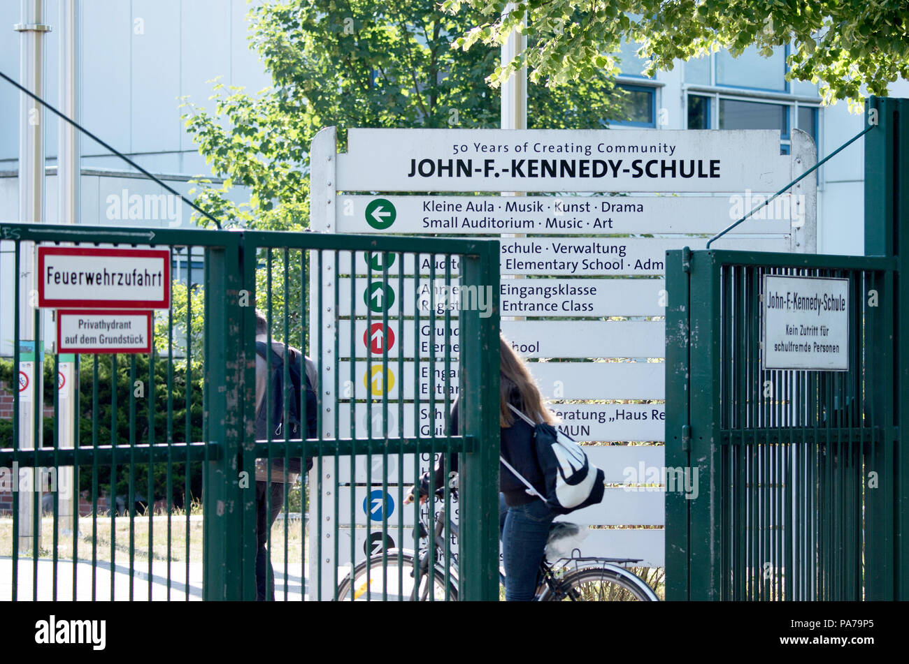 Berlin Germany 28th June 18 Two Students Enter The Premises Of The John F Kennedy School