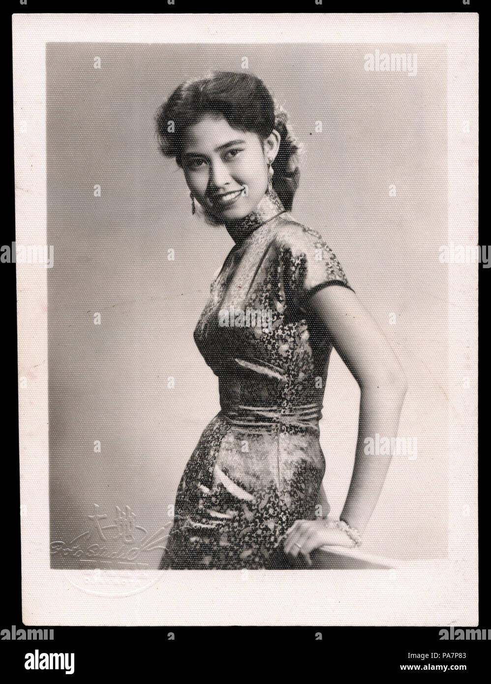 18 Aminah Cendrakasih in cheongsam by Tati Photo Studios, Jakarta (c1959) Stock Photo