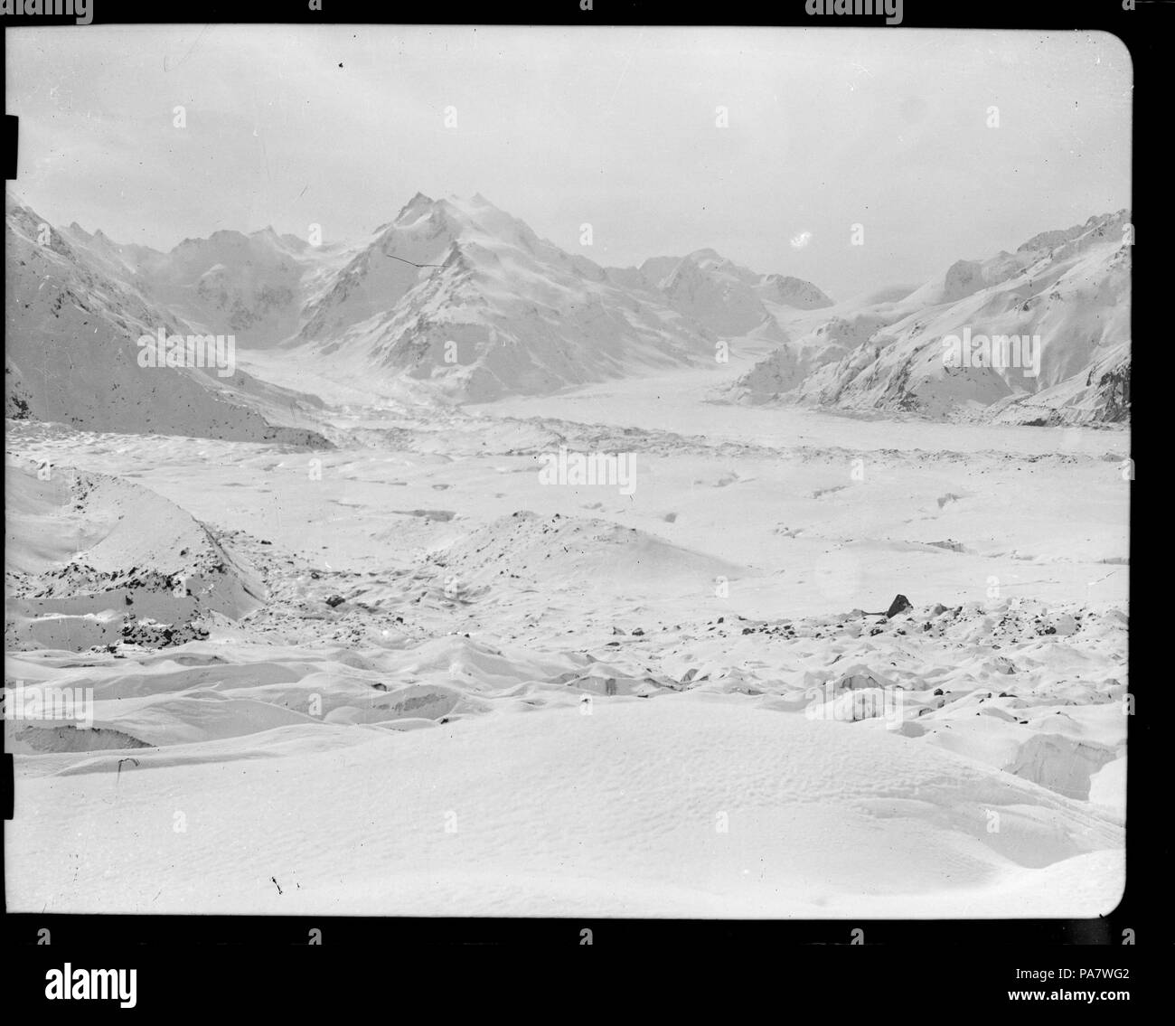 Alpine scenery rocky mountains Black and White Stock Photos & Images ...