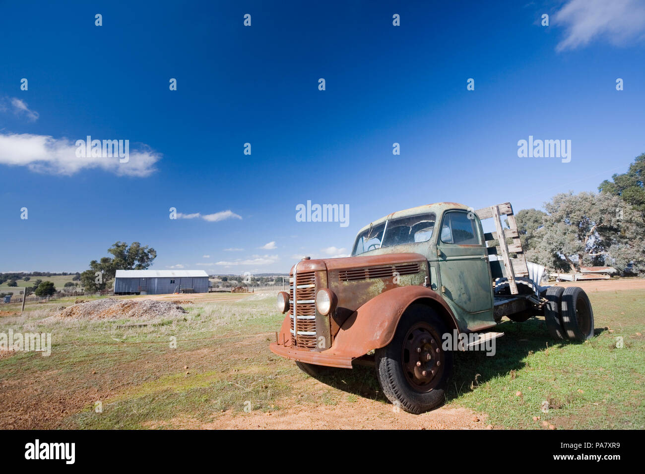 Abandoned antique truck hi-res stock photography and images - Alamy