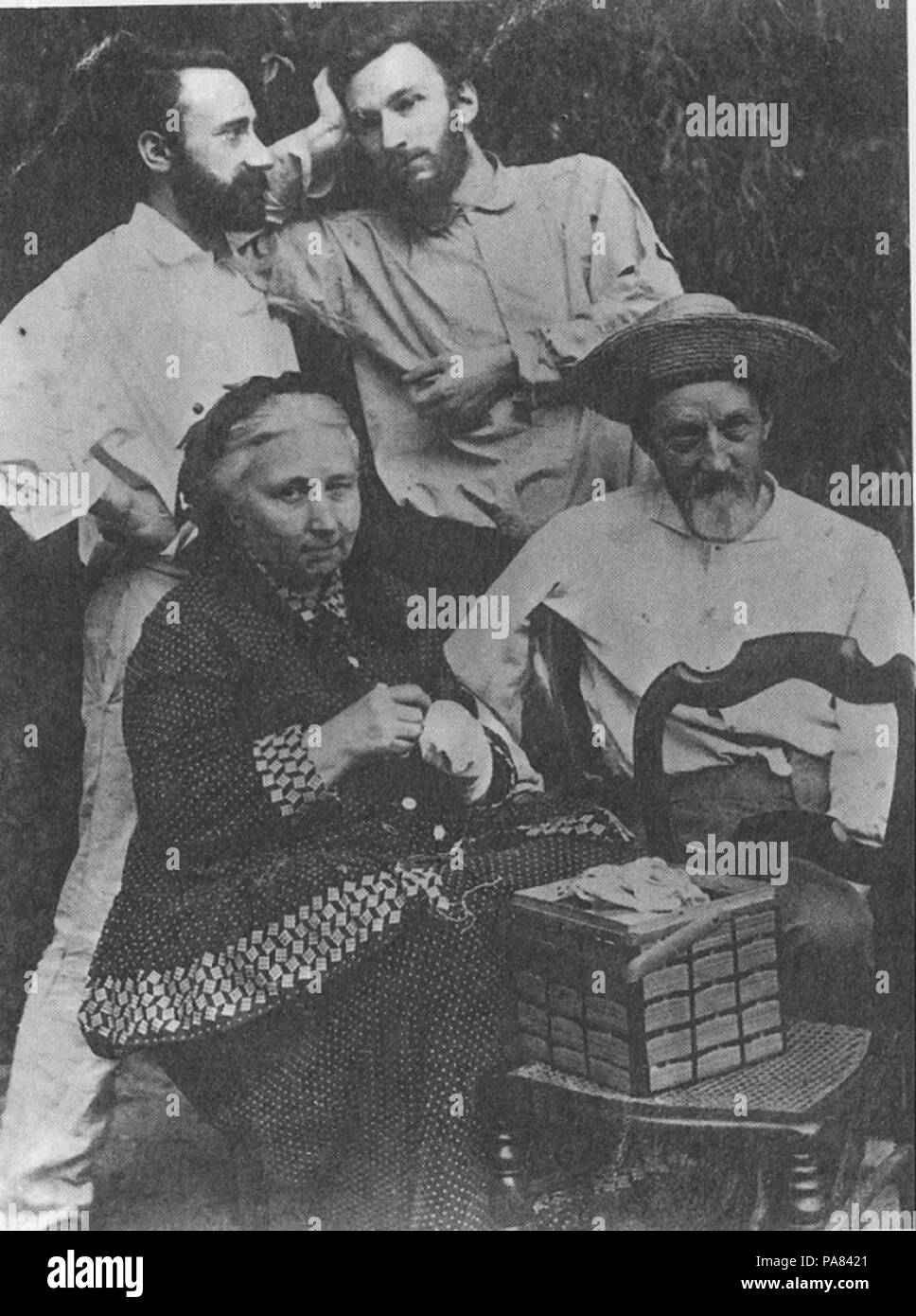 58 Curie, Jacques und Pierre mit Eltern Stock Photo