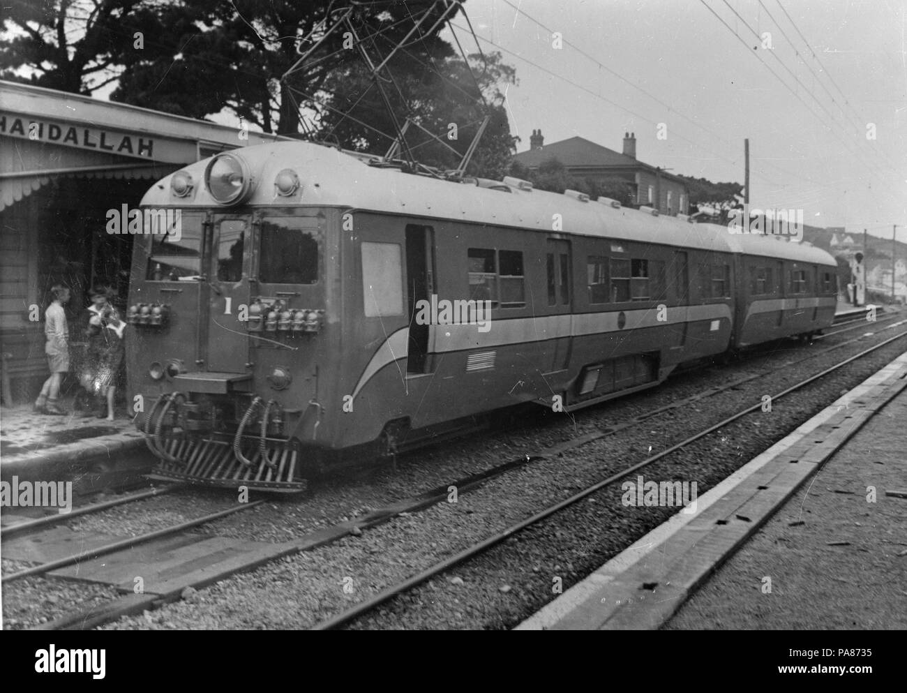 73 Electric multipleunit train, at Khandallah Station ATLIB 307576