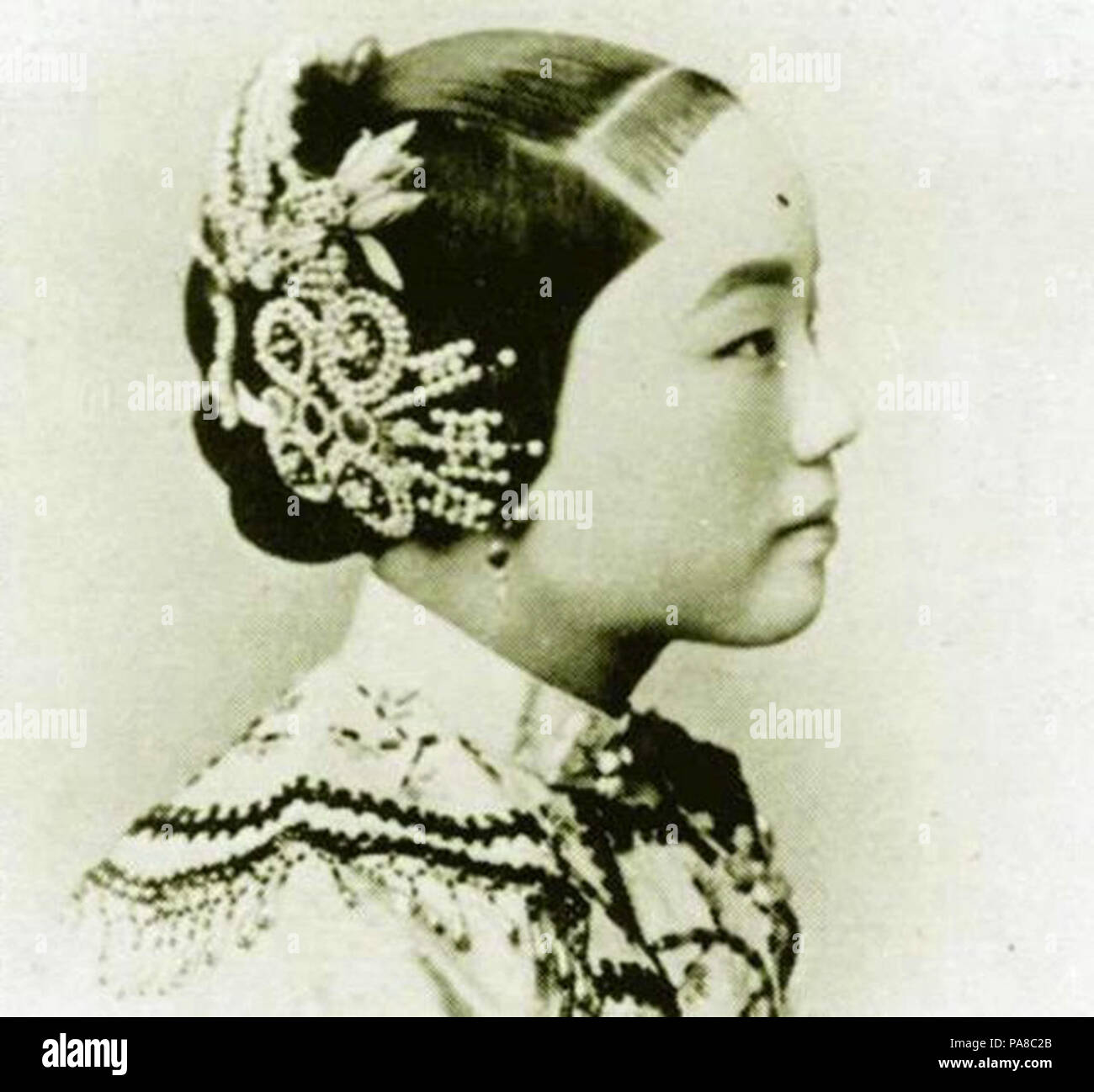 Vintage portrait chinese woman hi-res stock photography and images - Alamy