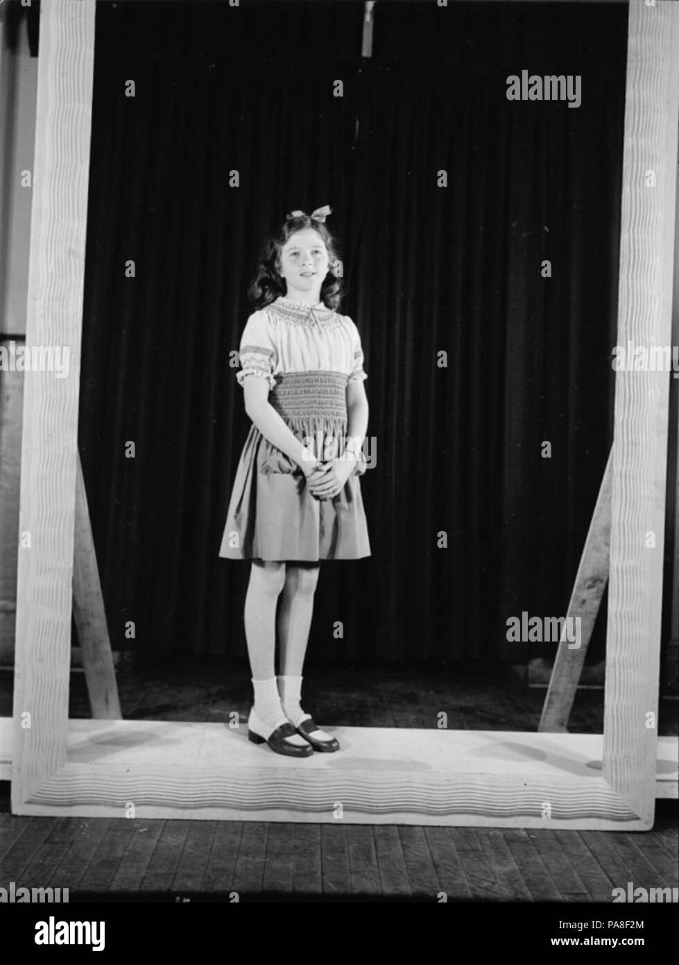 79 Fashion. Remake Revue. Sheila Ryan BAnQ P48S1P08971 Stock Photo