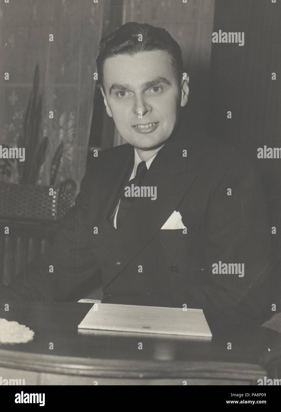 140 John Diefenbaker, MP (1940) Stock Photo
