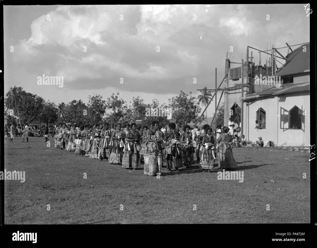 Фиджи 6 пенсов, 1934-1936. Kambara фиджи. Фиджи старый. Фиджийцы народ. Остров фиджи население.