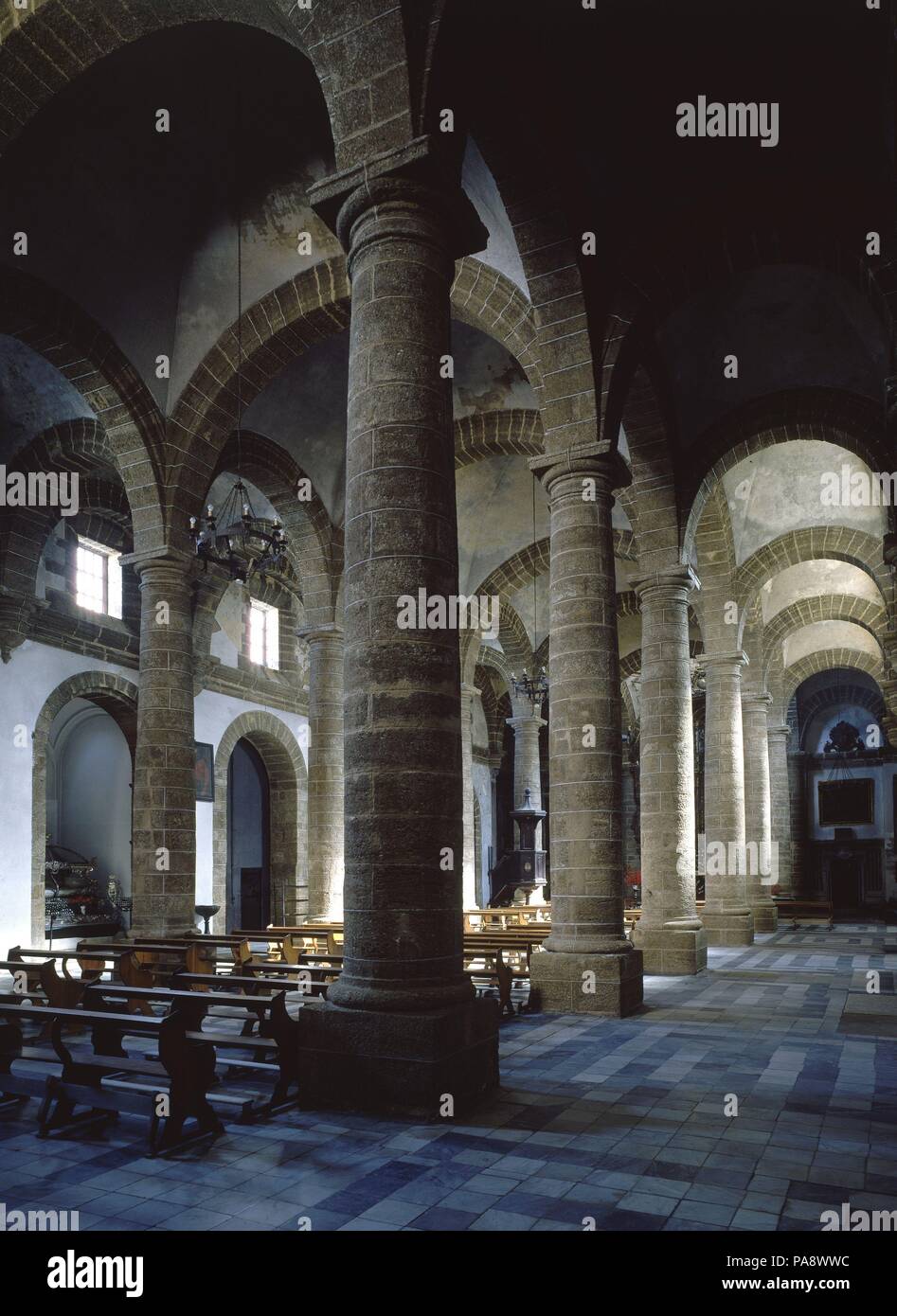 INTERIOR DE LA IGLESIA DE SANTA CRUZ TAMBIEN LLAMADA CATEDRAL VIEJA DE CADIZ. Author: Cristobal de Rojas (1555-1614); Cristóbal de Rojas (1555-1614). Location: IGLESIA DE SANTA CRUZ, CADIZ, SPAIN. Stock Photo