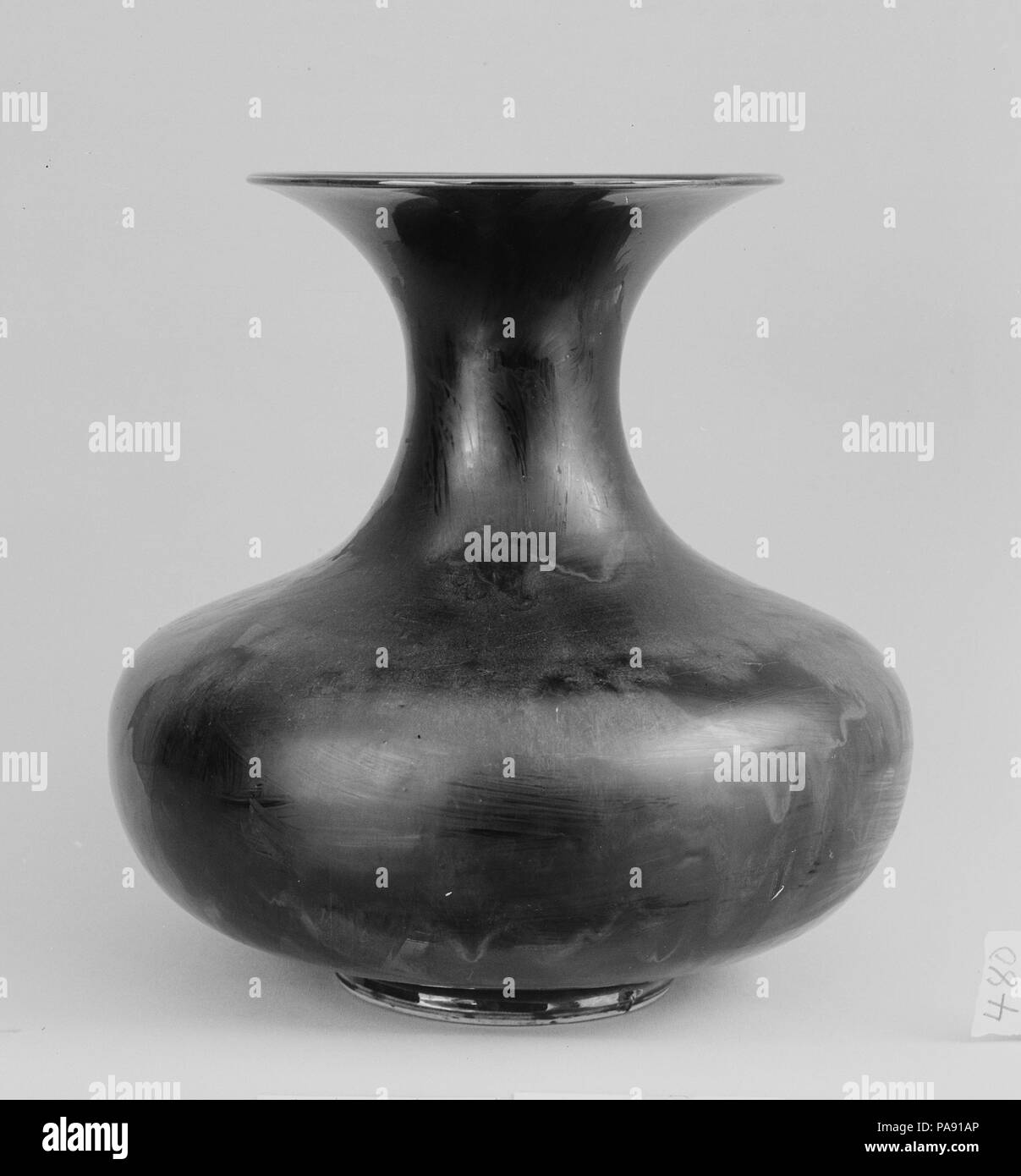 Japanese vases Black and White Stock Photos & Images Alamy