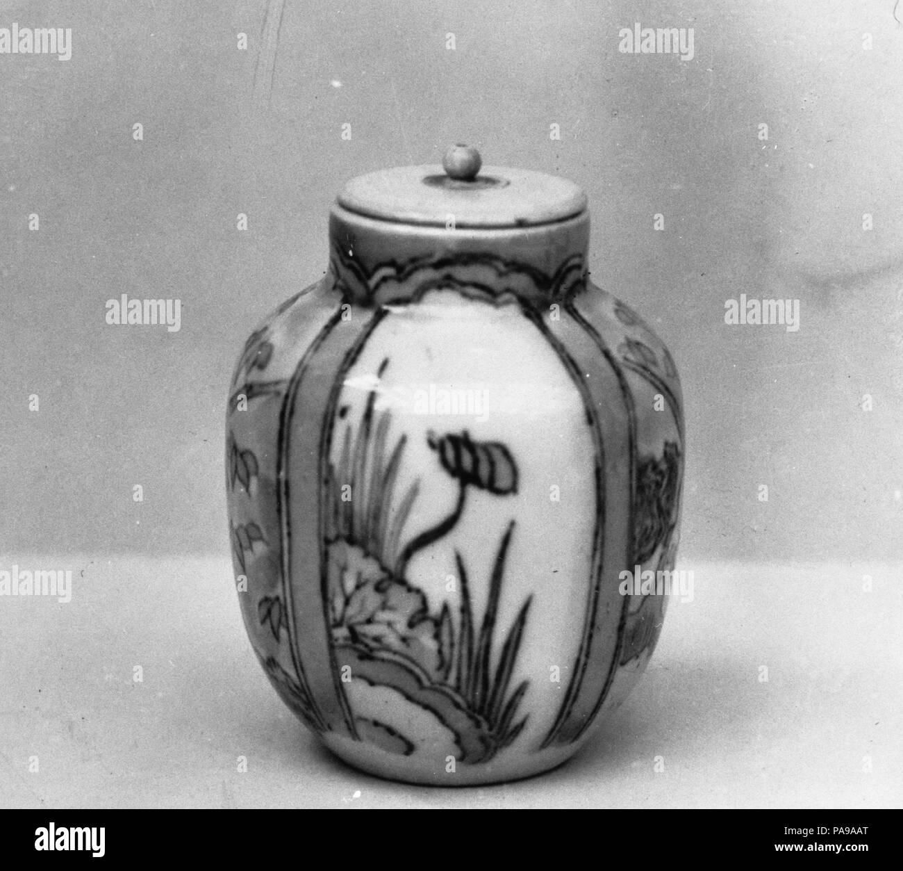 Tea jar. Culture: Japan. Dimensions: H. (with cover) 3 in. (7.6 cm). Date: 1800. Museum: Metropolitan Museum of Art, New York, USA. Stock Photo