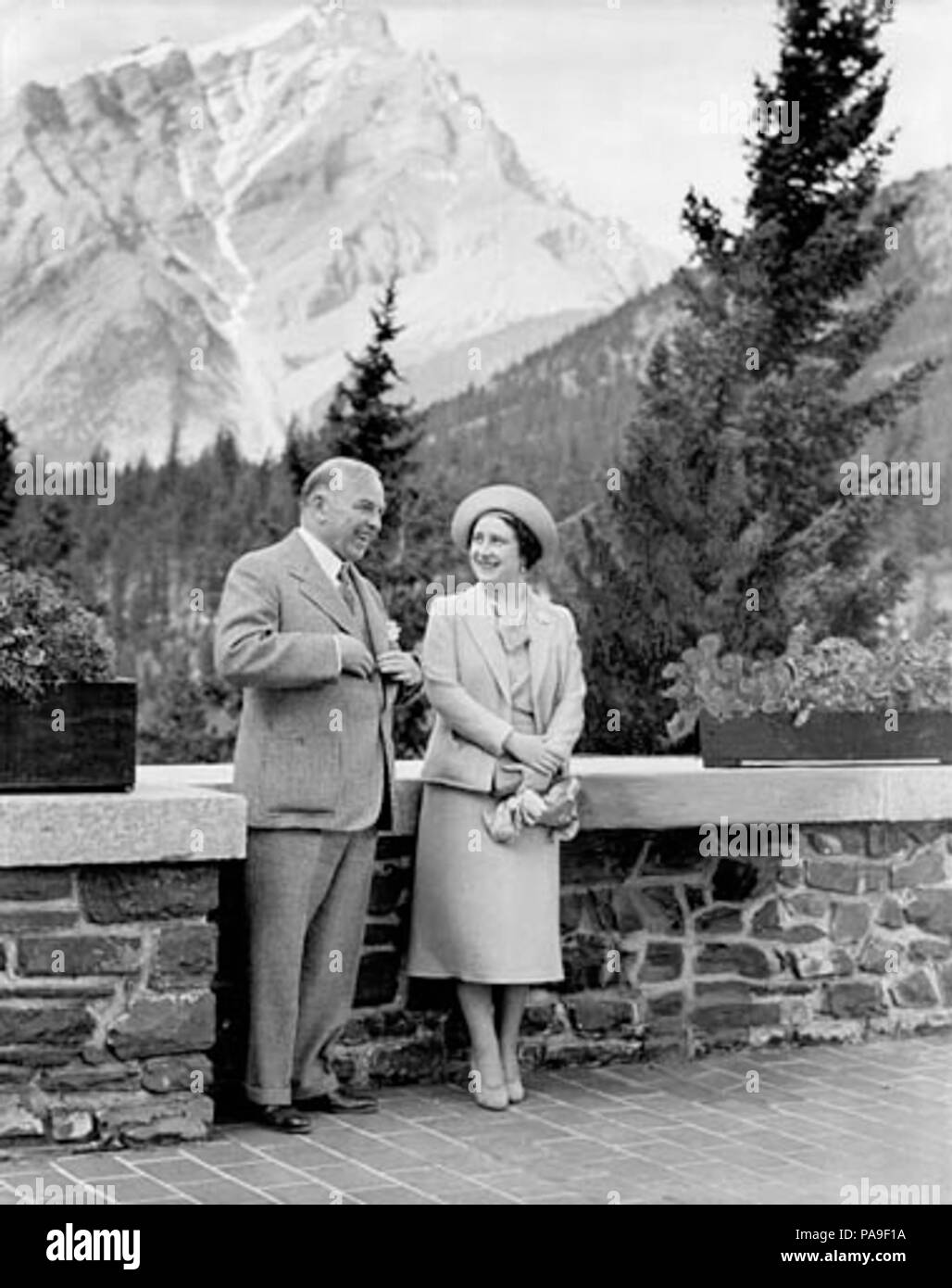 Princess elizabeth queen mother Black and White Stock Photos & Images ...