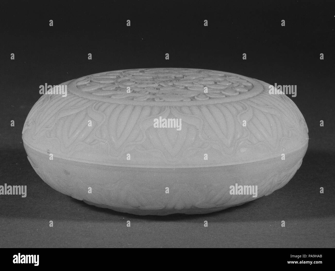 Covered seal box. Culture: China. Dimensions: H. (1 15/16 in. (4.9 cm); Diam. 3 5/8 in. (9.2 cm). Date: 19th century. Museum: Metropolitan Museum of Art, New York, USA. Stock Photo