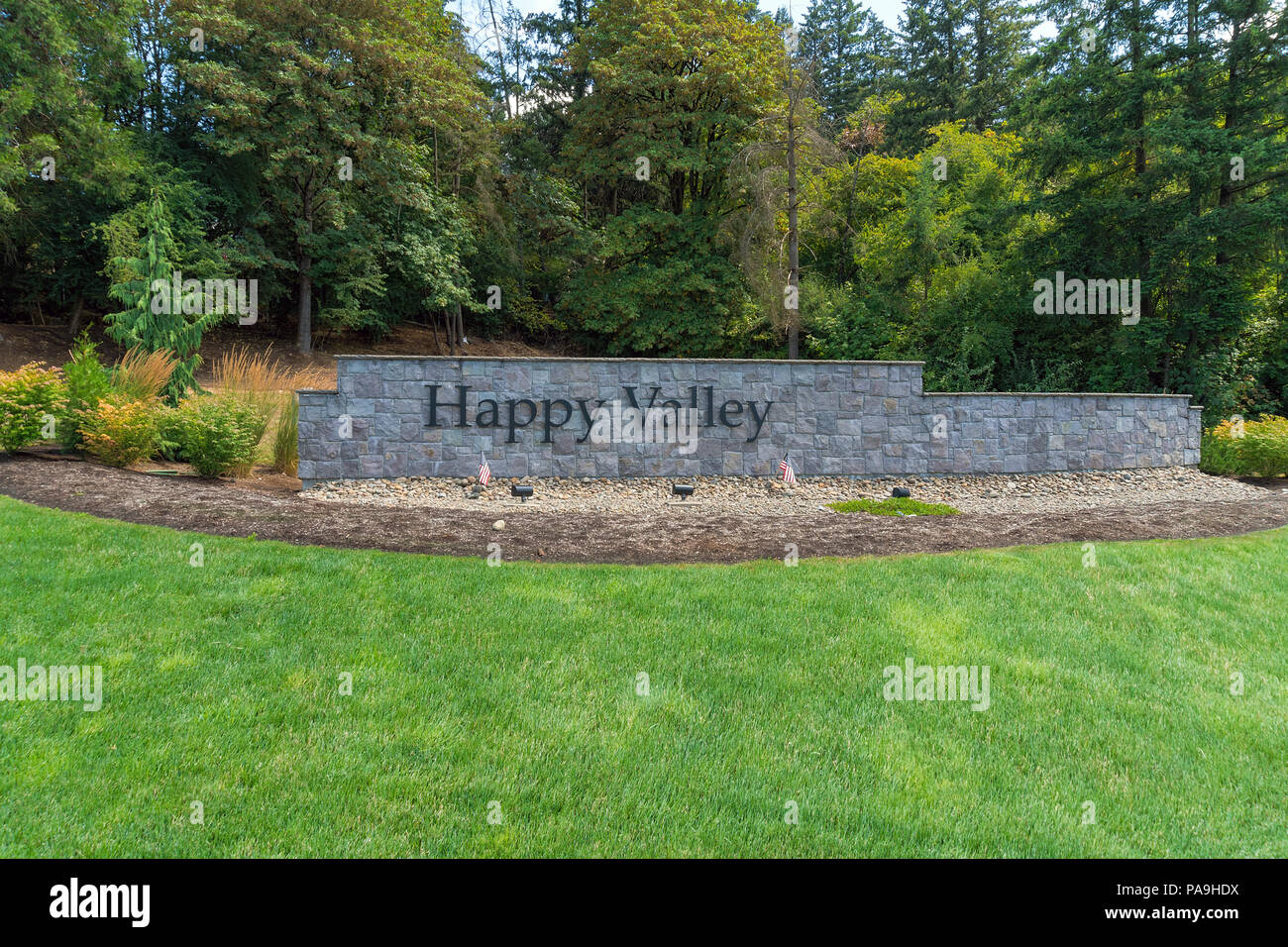 City of Happy Valley Oregon stone wall sign in the park with green grass lawn landscaping Stock Photo
