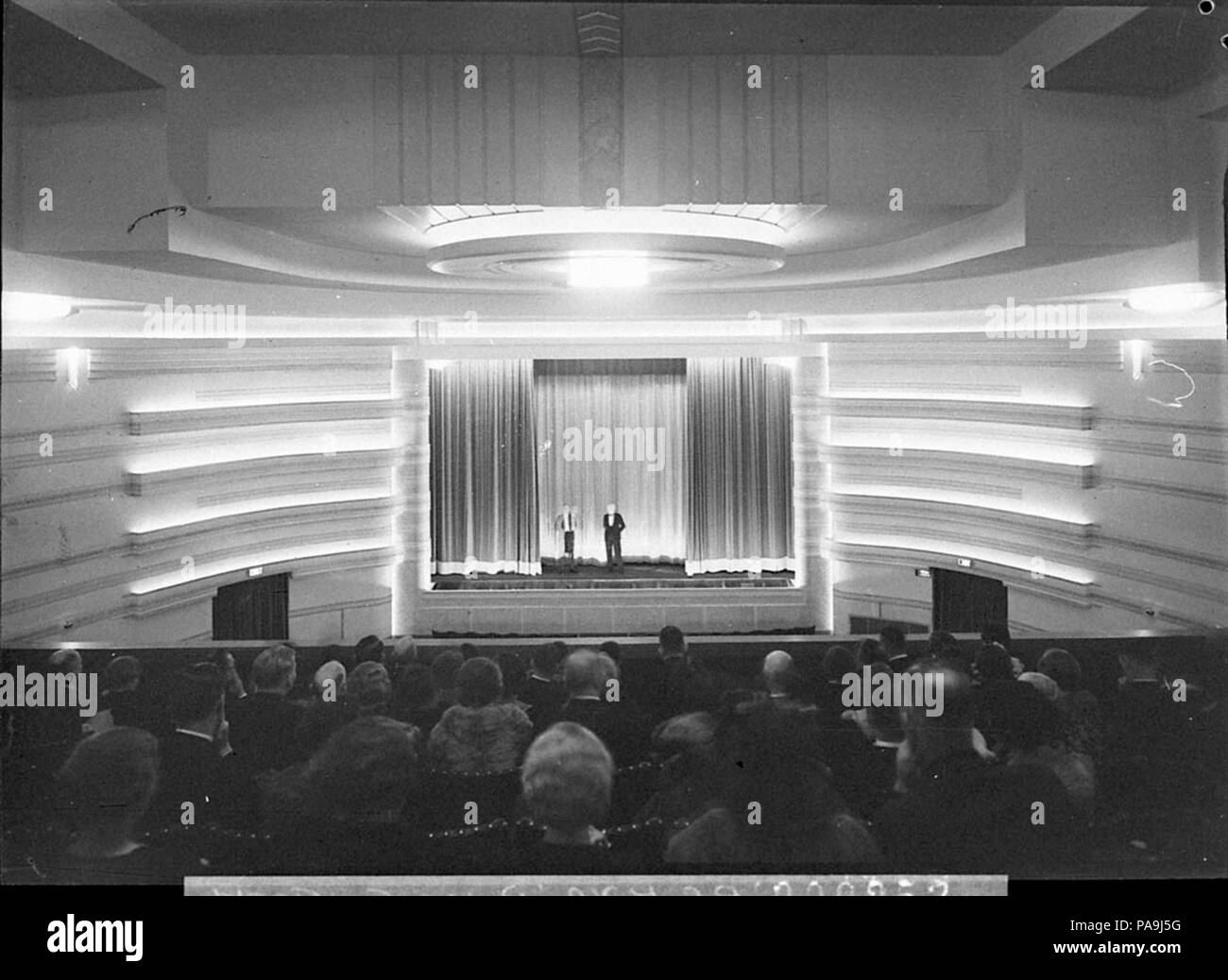 Stage manager theatre Black and White Stock Photos & Images Alamy