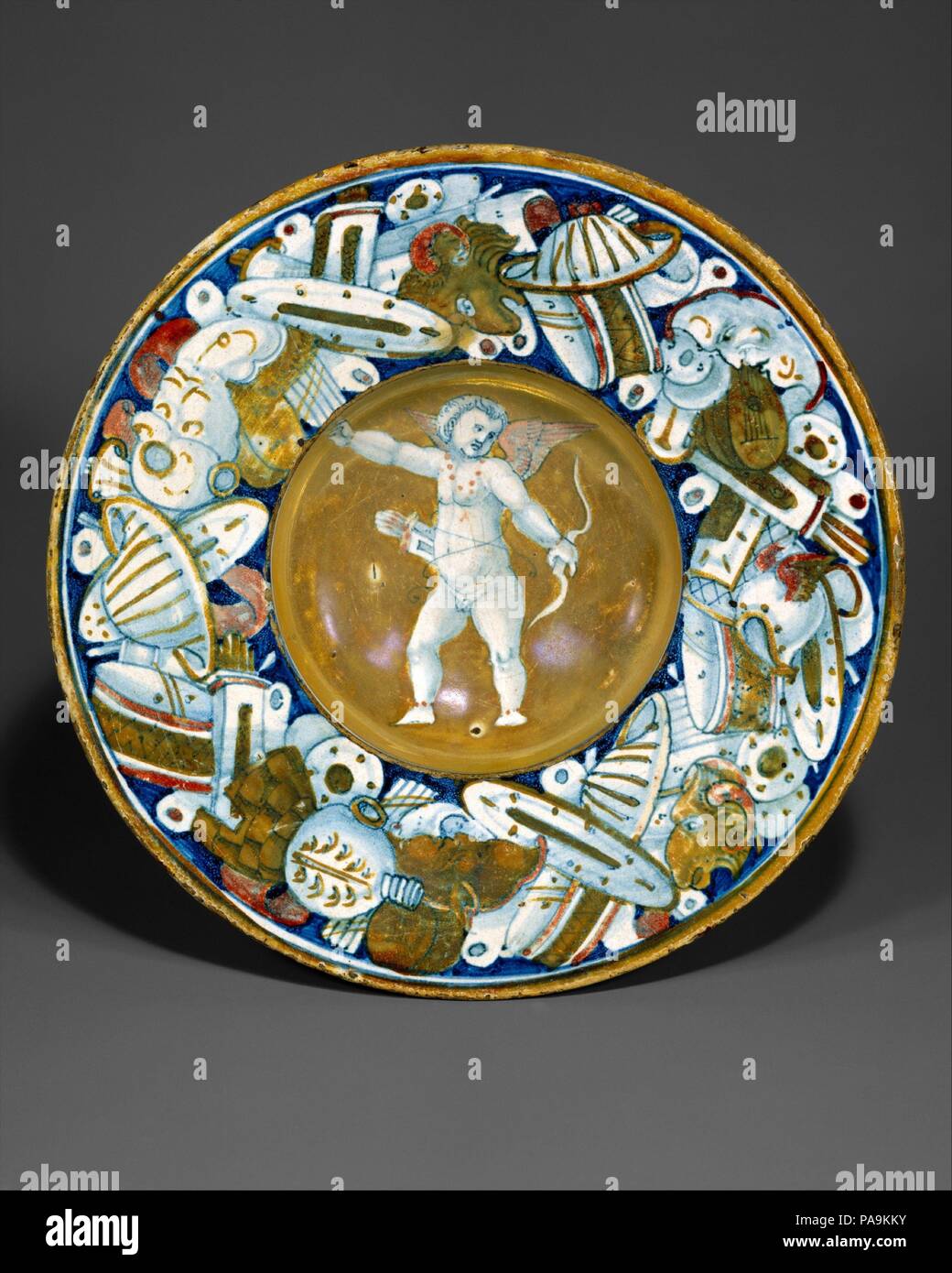 Dish (tondino). Culture: Italian, Gubbio. Dimensions: Diameter: 9 3/16 in. (23.4 cm). Date: ca. 1530. Museum: Metropolitan Museum of Art, New York, USA. Stock Photo