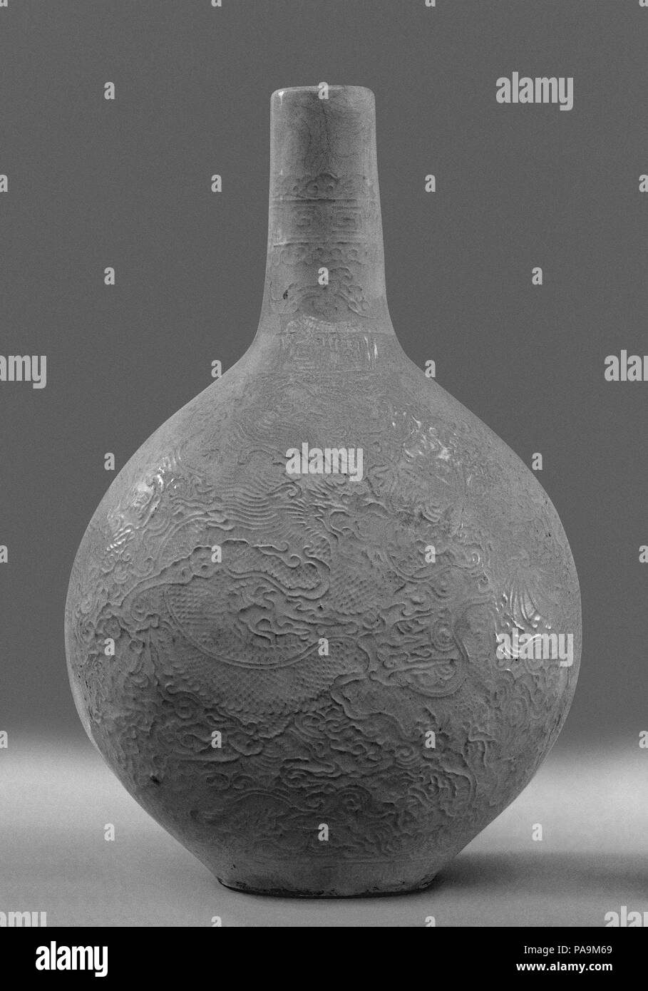 Pilgrim Bottle. Culture: China. Dimensions: H. 13 1/4 in. (33.7 cm); W. 8 1/2 in. (21.6 cm). Museum: Metropolitan Museum of Art, New York, USA. Stock Photo