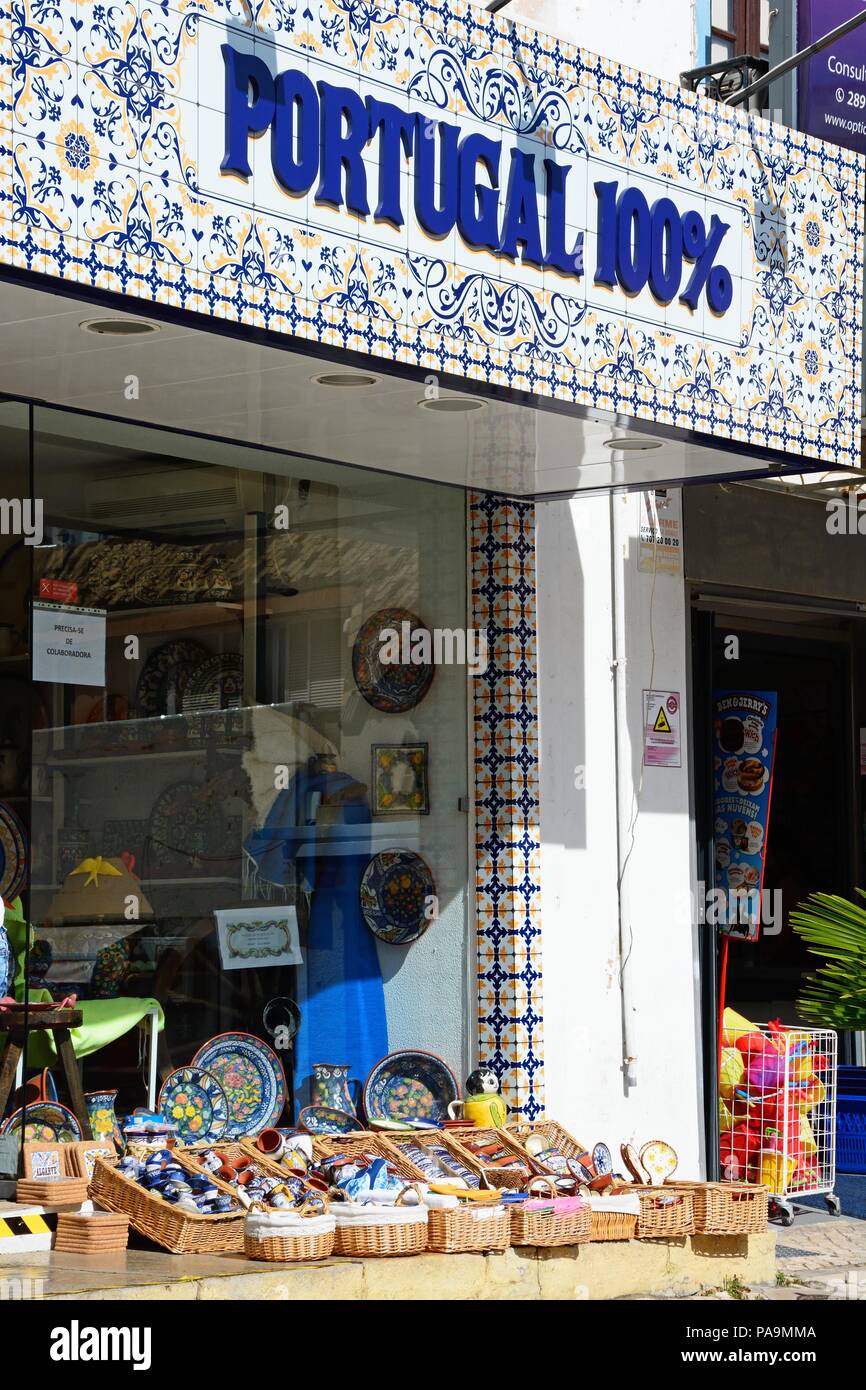 Portuguese pottery hi-res stock photography and images - Alamy