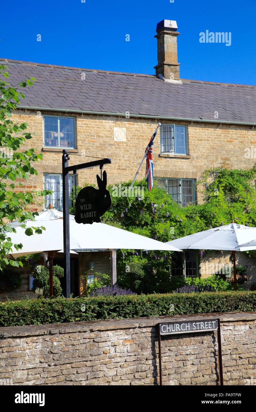 The Wild Rabbit, Kingham, Oxfordshire, UK Stock Photo - Alamy