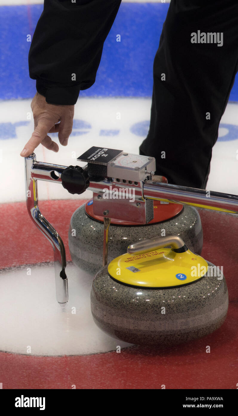 Glasgow, SCOTLAND, 'Procession measuring', the, 'position of the Stones', at the 'Le Gruyère European Curling Championship's', 2016 Venue, Braehead,  Scotland, Sunday  20/11/2016  © Peter SPURRIER, Stock Photo