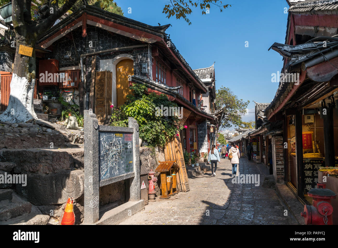 Scenic street in the Old Town of Lijiang, Yunnan province, China ...