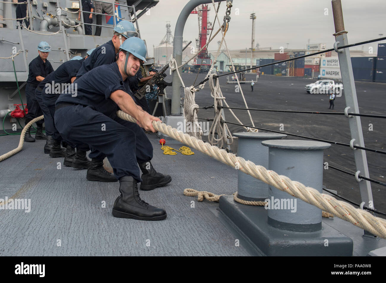 160304-N-MD297-028 PUERTO QUETZAL, Guatemala (March 4, 2016) - Sailors assigned to the Arleigh Burke-class guided-missile destroyer USS Lassen (DDG 82) heave a mooring line during a brief stop for fuel (BSF) in Puerto Quetzal, Guatemala. Lassen is deployed to the U.S. 4th Fleet area of responsibility supporting law enforcement operations as part of Operation Martillo. (U.S. Navy photo by Mass Communication Specialist 2nd Class Huey D. Younger Jr./Released) Stock Photo