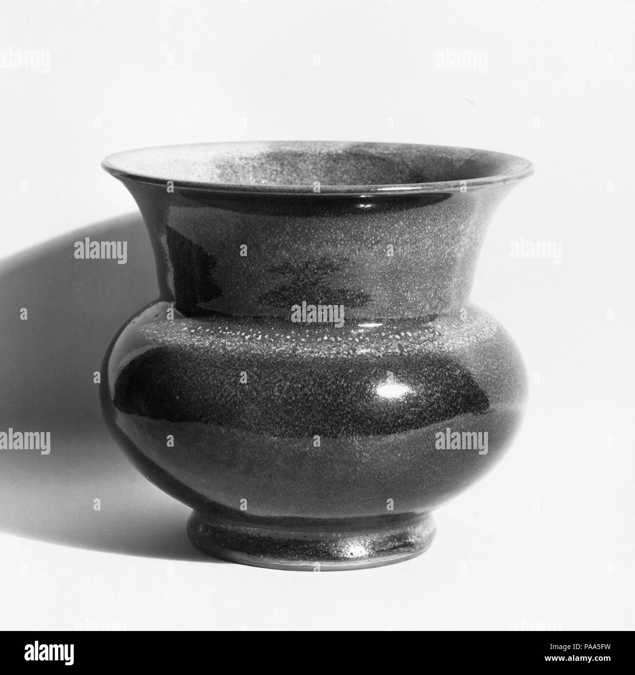 https://c8.alamy.com/comp/PAA5FW/flower-pot-culture-china-dimensions-diam-8-in-203-cm-museum-metropolitan-museum-of-art-new-york-usa-PAA5FW.jpg